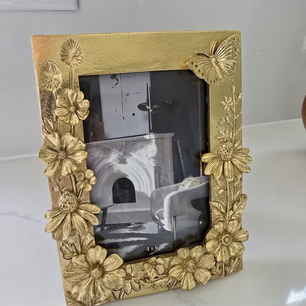 Sagebrook Home Gold Resin Flowers Butterfly 4x6 Photo Frame New